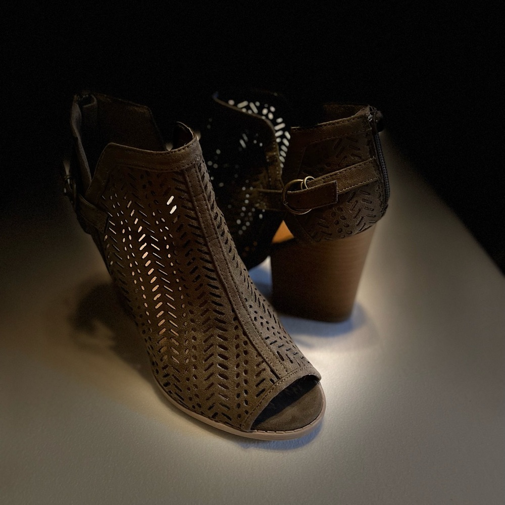 Women size 9 Barnes-65A Faux Suede Peep Toe Perforated Block Heel Olive Bootie